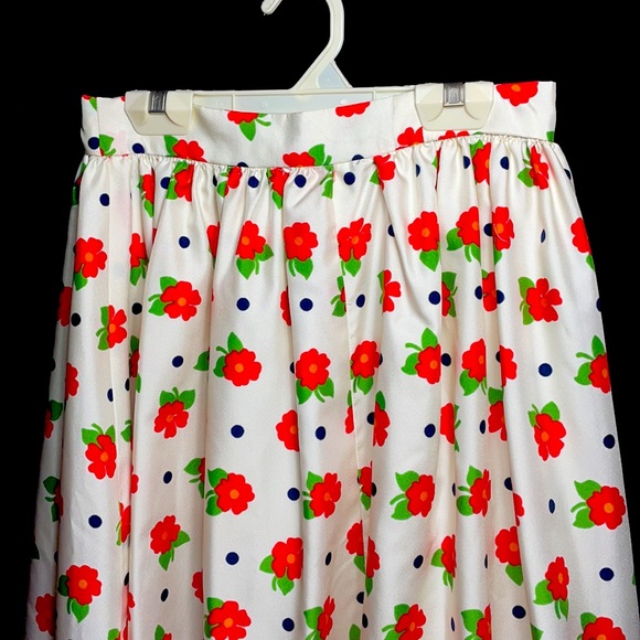 Vintage Hand Taylor Made Floral Designed Knee high Skirt with Slip Liner! - Picture 2 of 11